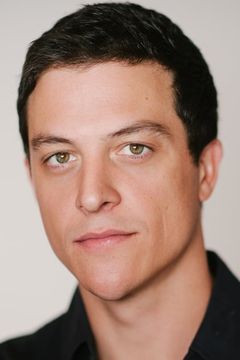 James Mackay interpreta Prosecutor (uncredited)