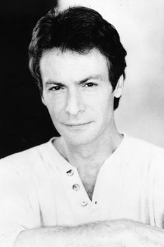 Robin Sachs interpreta Mr. Bowman