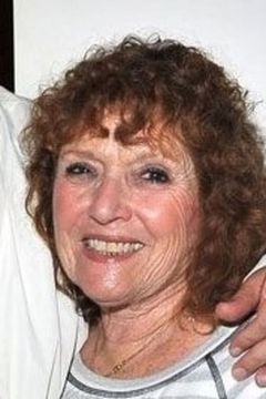 Judith Sandler interpreta Little League Annoucer's Grandma