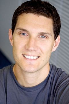 Michael Morris interpreta Captain Guesdon
