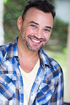 Vincent Flood interpreta Detective Chuck Jansen