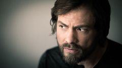 Steven Galarce interpreta Salsa Dancer (uncredited)