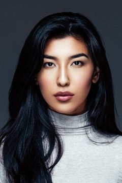 Mashal Nazari interpreta Gorgeous Woman / Mary