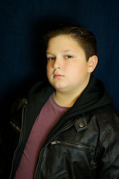 Jared Riley interpreta 13-Year Old Cooper
