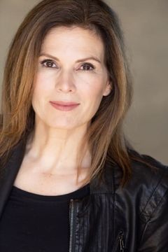 Chandra Michaels interpreta Erudite Adult (uncredited)