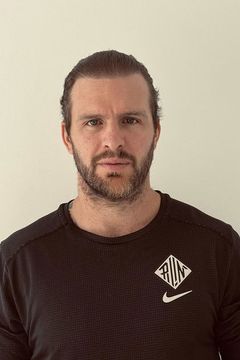 Adam Bowman interpreta Tatted Inmate