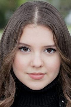 Alina Foley interpreta Nora