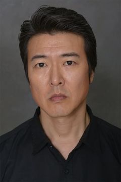 Kosuke Toyohara interpreta Toshi Yamashita