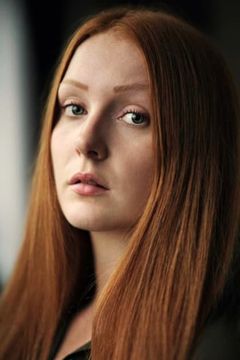 Nichola Jean Mazur interpreta Nurse Jane (uncredited)