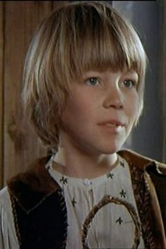 Todd Lookinland interpreta Chicken Boy