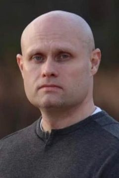 Andrew R. McCallister interpreta T800 (uncredited)