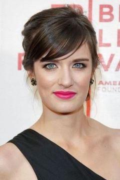 Anna Wood interpreta Monica