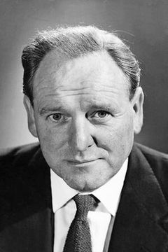 Bernard Lee interpreta M
