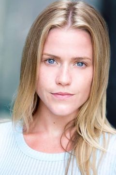 Kirsty Oswald interpreta Francoise