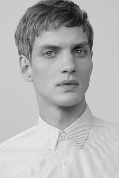 Paul Boche interpreta Soldato SS