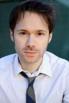 Michael Sinterniklaas interpreta Riven