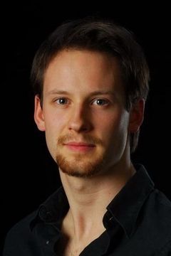 Odin Lund Biron interpreta Ethan/ Editor in Chief