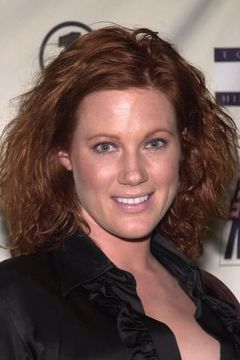Elisa Donovan interpreta Belinda Bannister
