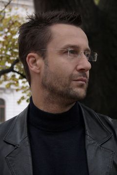 Marek Dobeš interpreta Russian News Anchor