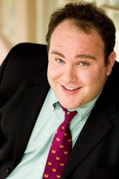 Dave Levine interpreta Robert Clancy