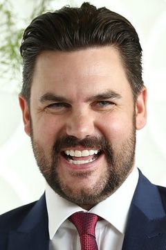 Ben Mingay interpreta Grease Nolan