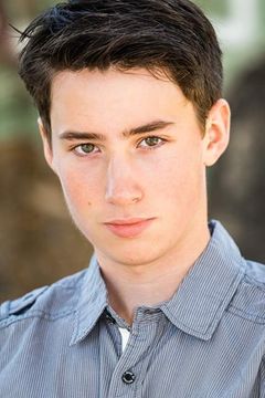 Caden Swain interpreta Donny