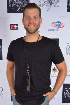 Daniel Robaire interpreta Drunk Bachelor