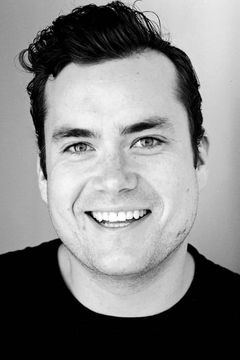 Kristian Bruun interpreta Dave Leigh