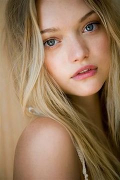Gemma Ward interpreta Dollface