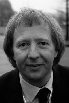 Tim Brooke-Taylor interpreta Computer Scientist (uncredited)