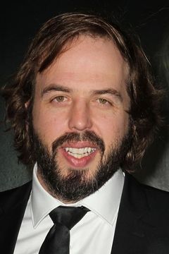 Angus Sampson interpreta John Hansen