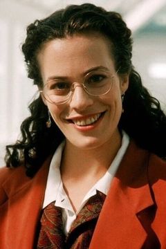 Susan Lee Hoffman interpreta Dr. Lisa Aronson