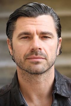 Christos Vasilopoulos interpreta Silvio