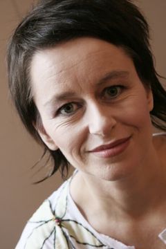 Anna Charlotta Gunnarson interpreta Reporter