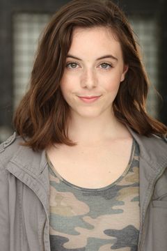 Hannah Victoria Stock interpreta Party Girl (uncredited)