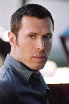 Jordan Marder interpreta Officer at Detective Bureau