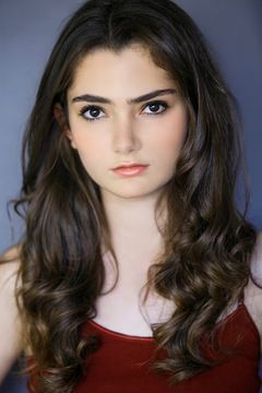 Emily Robinson interpreta Annie Bloom