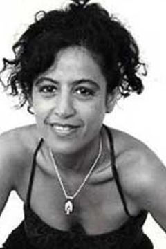 Graciela Tenenbaum interpreta Convenience Store Employee