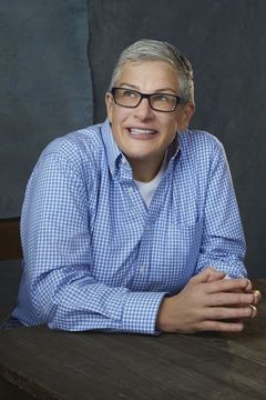 Abby McEnany interpreta Velma Bruin