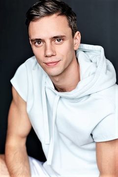 Damian Joseph Quinn interpreta Roy Cohn