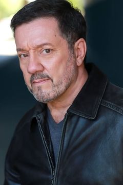 John Skoubis interpreta CIA Agent