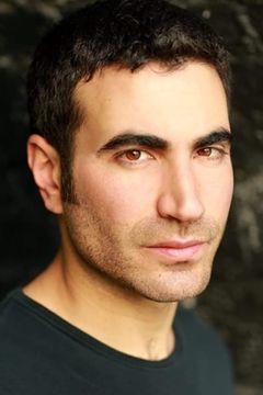 Brett Goldstein interpreta Simon
