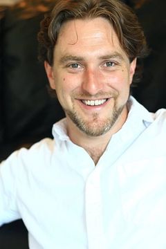 Edward Foy interpreta Count Dracula (voice)