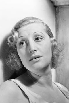 Kay Thompson interpreta Maggie Prescott