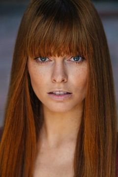 Chloe Hurst interpreta Lisa