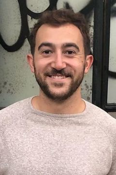 Vincent Martella interpreta Brandon