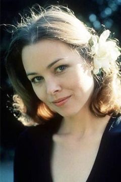 Michelle Phillips interpreta Esther Severence