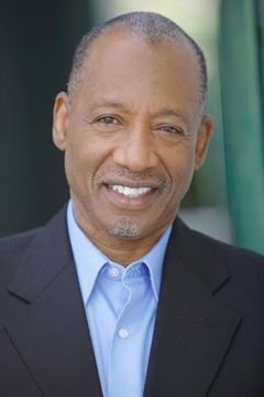 Brad Sanders interpreta Eugene