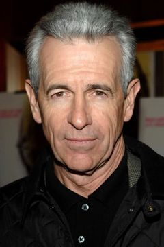 James Naughton interpreta John