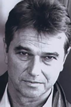 Ralph Schicha interpreta Uli
